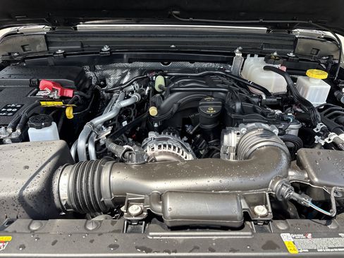 Used 2025 Jeep Gladiator Sport AWD/4WD image 34