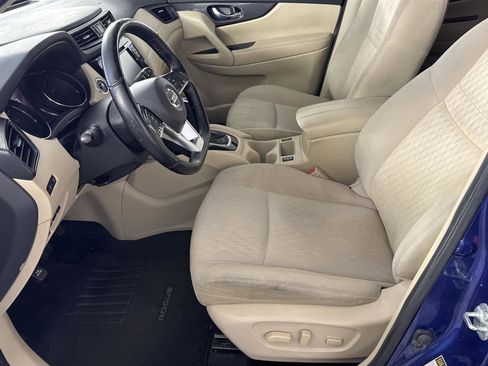 Used 2020 Nissan Rogue SV image 11