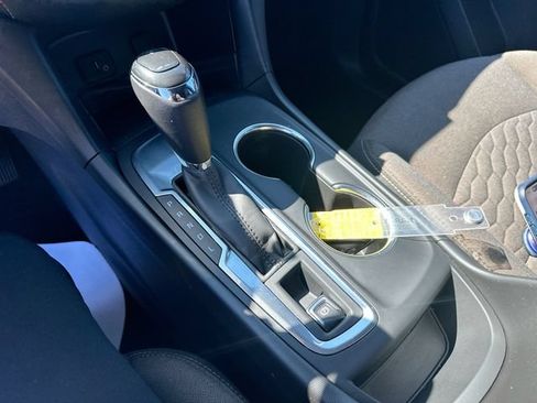 Used 2018 Chevrolet Equinox LT FWD image 17