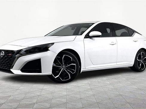 Used 2023 Nissan Altima 2.5 SR w/ SR Premium Package image 1