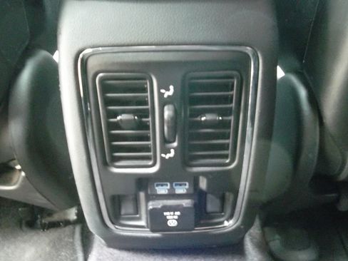 Used 2019 Jeep Grand Cherokee Limited RWD image 12