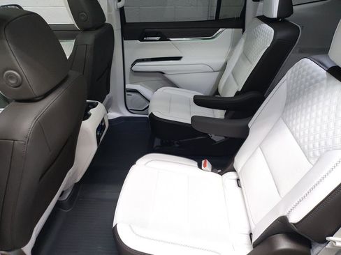 New 2026 GMC Acadia Denali w/ Super Cruise Package image 28