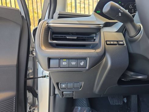 Used 2026 Toyota Prius XLE FWD image 18