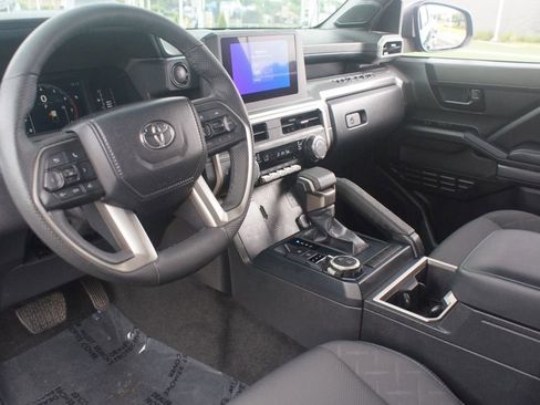 Used 2025 Toyota Tacoma SR5 AWD/4WD image 14