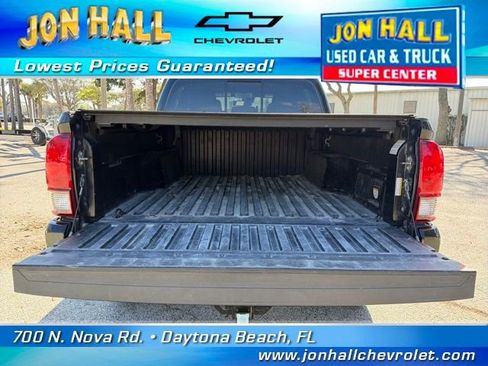 Used 2019 Toyota Tacoma TRD Sport image 11