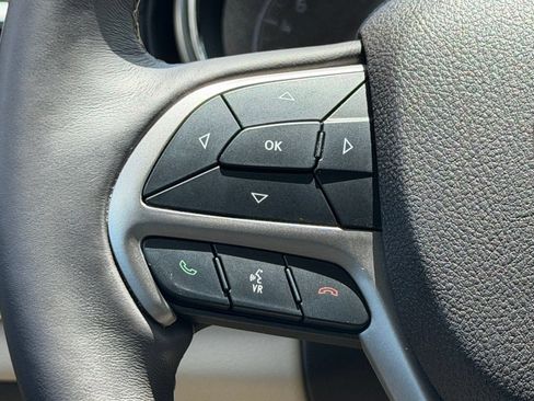 Used 2018 Jeep Grand Cherokee Overland RWD image 17