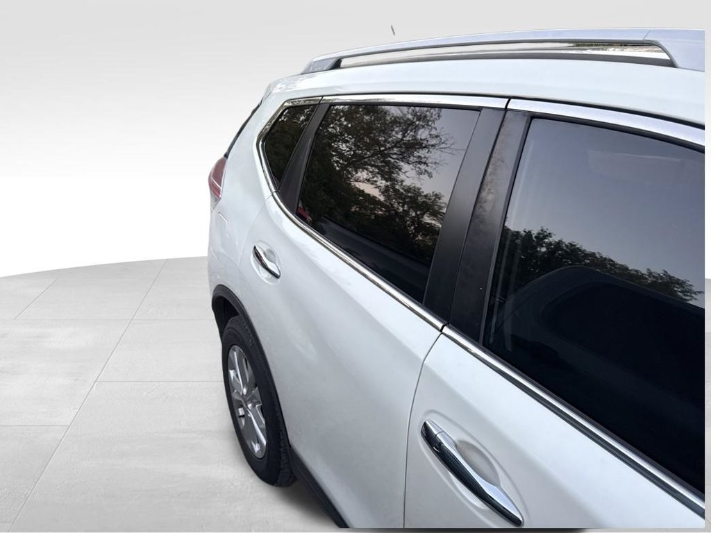Used 2016 Nissan Rogue SV w/ SV Moonroof Package FWD image 5