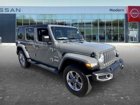 Used 2022 Jeep Wrangler Unlimited Sahara AWD/4WD image 3