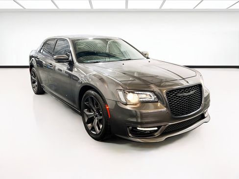 Used 2021 Chrysler 300 Touring L RWD image 3