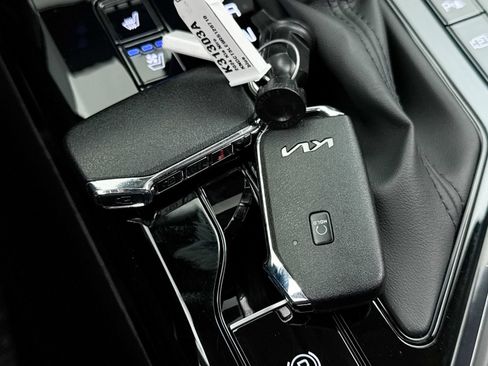 Certified 2024 Kia Niro SX Touring FWD image 39