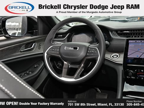 New 2025 Jeep Grand Cherokee Limited w/ Luxury Tech Group II RWD image 21