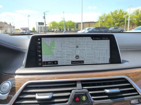 Used 2018 BMW 740e xDrive AWD/4WD image 28