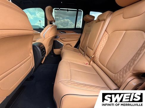 Used 2023 Jeep Grand Cherokee Summit AWD/4WD image 14