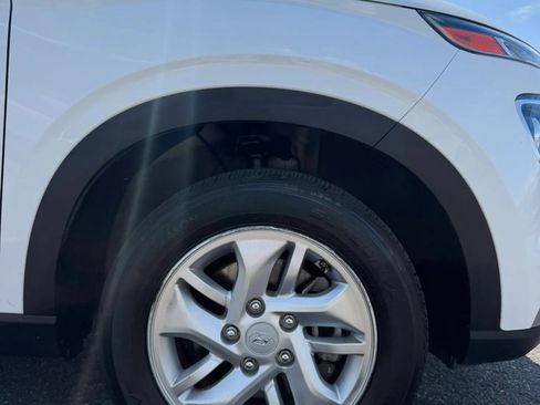 Used 2024 Hyundai Venue SE FWD image 18