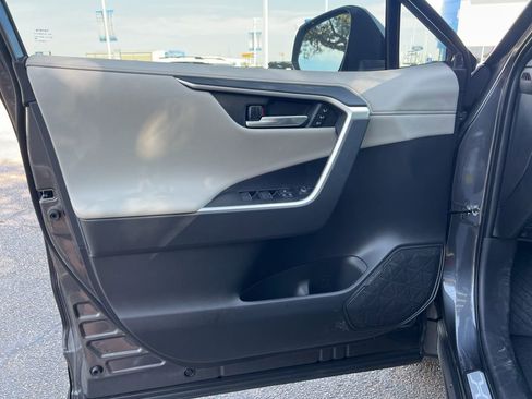 Used 2025 Toyota RAV4 Limited image 22