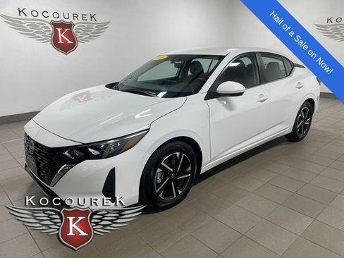 Used 2025 Nissan Sentra SV FWD image 3