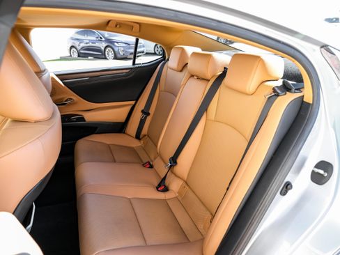 Used 2022 Lexus ES 350 w/ Premium Package image 38