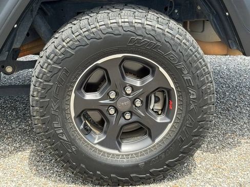 Used 2023 Jeep Gladiator Rubicon w/ LED Lighting Group AWD/4WD image 11
