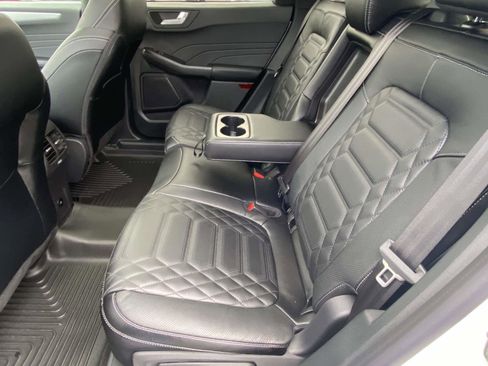 Used 2024 Ford Escape SE w/ PHEV Premium Package image 11