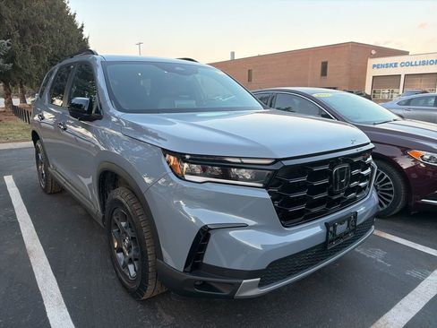 Used 2023 Honda Pilot TrailSport image 4