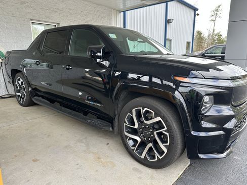 Used 2024 Chevrolet Silverado EV RST image 2