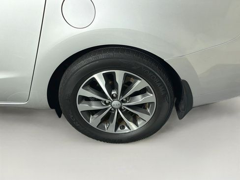 Used 2017 Kia Sedona SX FWD image 11