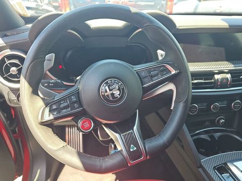 Used 2024 Alfa Romeo Stelvio Quadrifoglio image 9