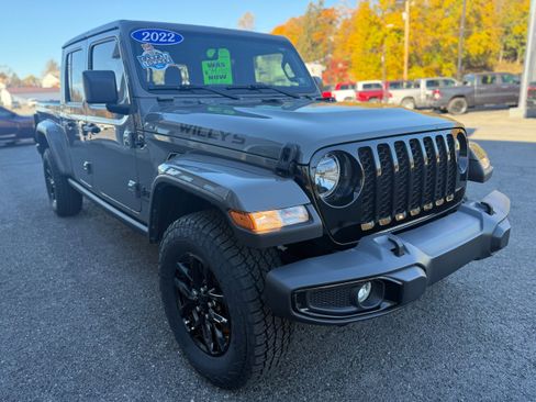 Certified 2022 Jeep Gladiator Sport AWD/4WD image 7