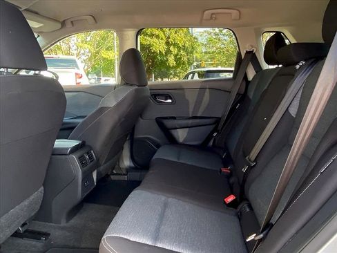 Used 2023 Nissan Rogue SV image 17