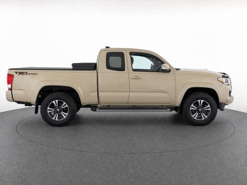 Used 2016 Toyota Tacoma TRD Sport w/ Towing Package RWD image 11