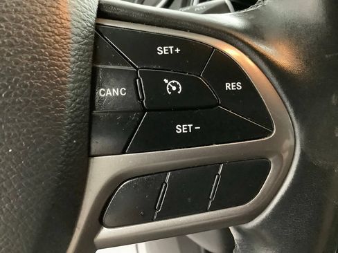 Used 2019 Jeep Cherokee Limited AWD/4WD image 17