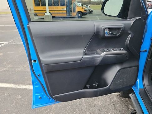 Used 2021 Toyota Tacoma TRD Off-Road w/ Technology Package image 18