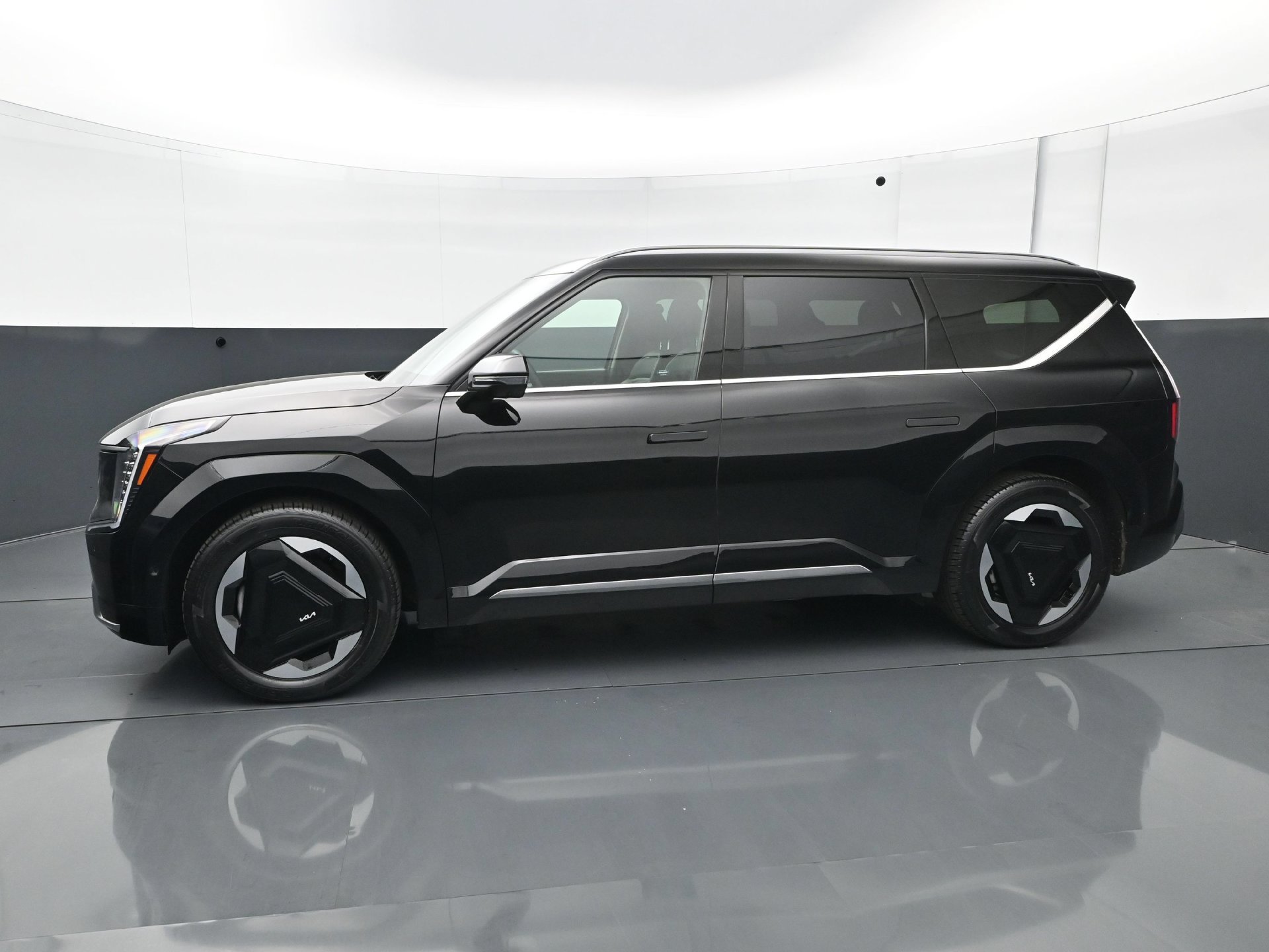 Used 2024 Kia EV9 Land AWD/4WD image 3