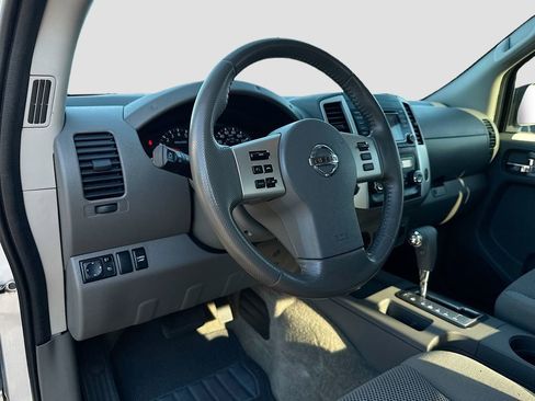 Used 2018 Nissan Frontier SV w/ Value Truck Package RWD image 9