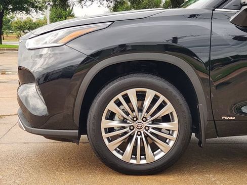 Used 2026 Toyota Highlander Platinum AWD/4WD image 5