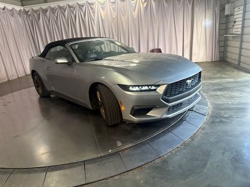 Used 2025 Ford Mustang Premium RWD image 3