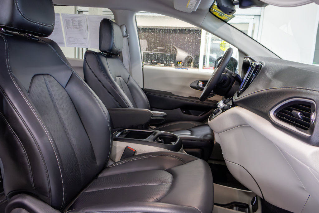 Used 2023 Chrysler Pacifica Touring-L FWD image 12