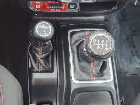 Used 2019 Jeep Wrangler Unlimited Rubicon w/ Steel Bumper Group image 23