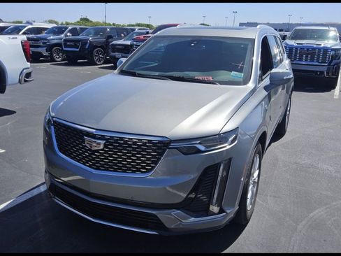Used 2024 Cadillac XT6 Luxury FWD image 3