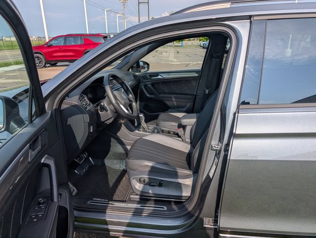 Used 2024 Volkswagen Tiguan SE R-Line AWD/4WD image 11