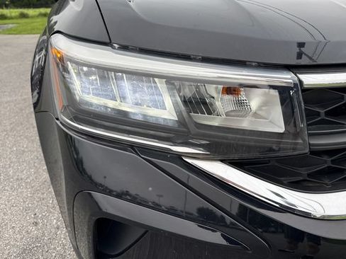 Certified 2023 Volkswagen Taos S FWD image 12