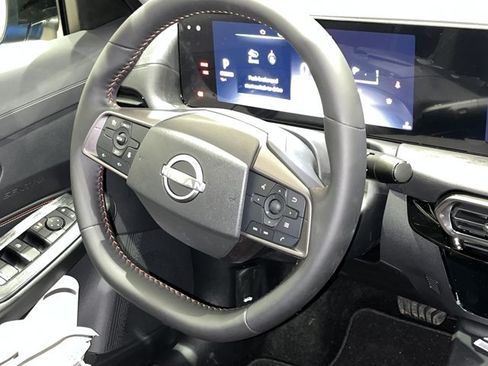 New 2026 Nissan Sentra SR w/ Floor Mat Package FWD image 25