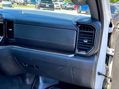 Used 2022 GMC Sierra 1500 Elevation AWD/4WD image 16