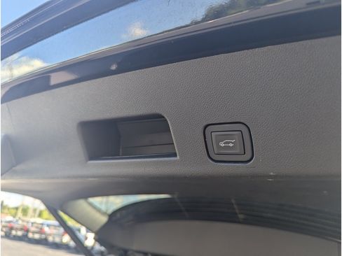 Used 2026 Chevrolet Traverse LT FWD image 12