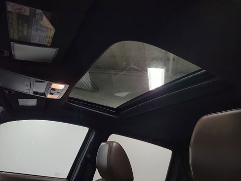 Used 2016 Toyota Tacoma Limited w/ Towing Package image 14