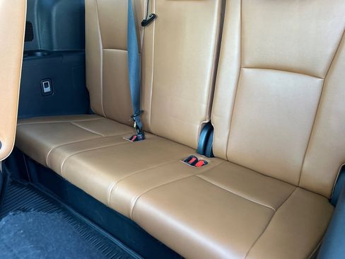 Used 2023 Toyota Highlander Platinum image 14