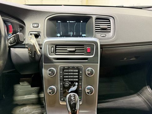 Used 2015 Volvo S60 T5 Premier image 14