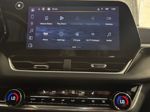 Used 2025 Chevrolet Equinox LT w/ Convenience Package II image 11