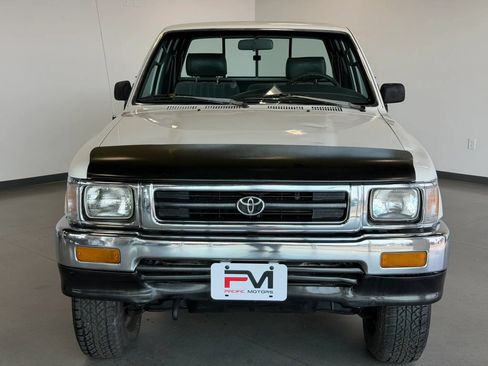 Used 1992 Toyota Pickup Deluxe AWD/4WD image 2
