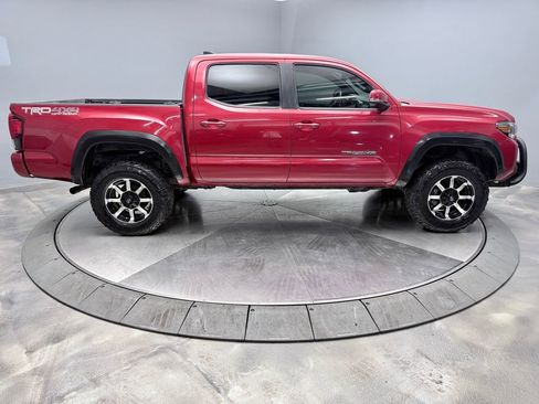 Used 2019 Toyota Tacoma TRD Off-Road w/ Technology Package AWD/4WD image 4